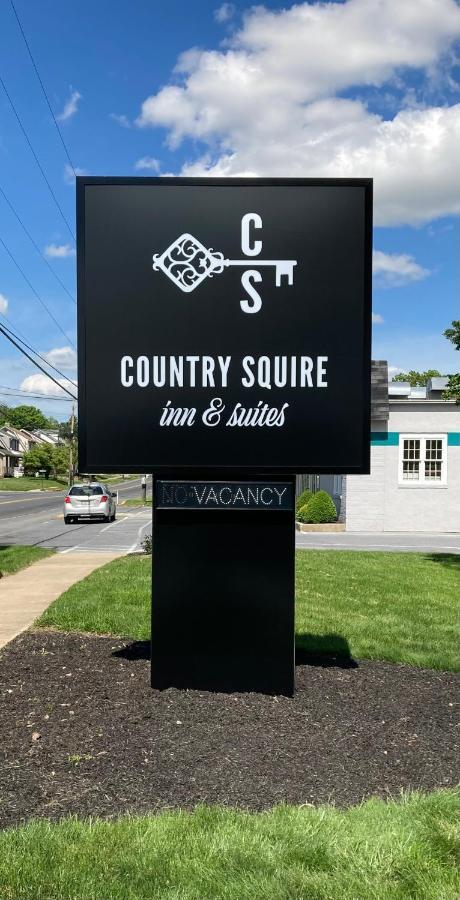 Country Squire And * New Holland